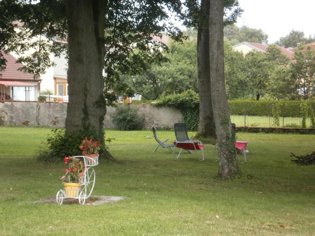 Le Jardin Des Lys Bed & Breakfast Gemmelaincourt Exterior photo
